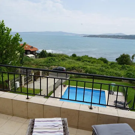 Six Bedroom Luxury With Private Pool In Quiet Residential Area Near Beaches Луксозна вила *