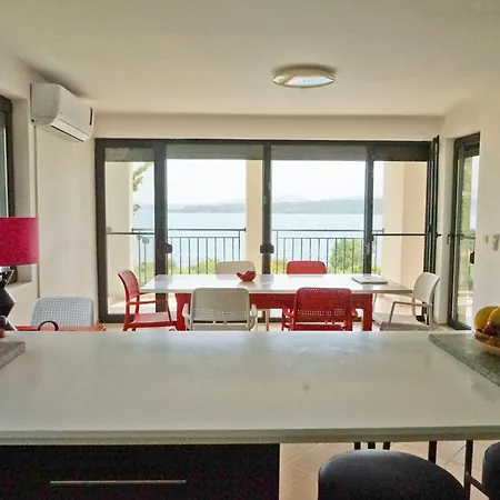 Six Bedroom Luxury With Private Pool In Quiet Residential Area Near Beaches Луксозна вила
