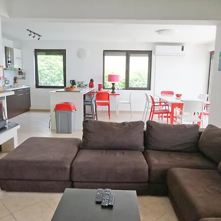 Six Bedroom Luxury With Private Pool In Quiet Residential Area Near Beaches Σωζόπολη