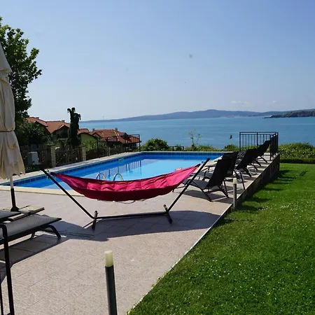 Луксозна вила Six Bedroom Luxury With Private Pool In Quiet Residential Area Near Beaches Созопол