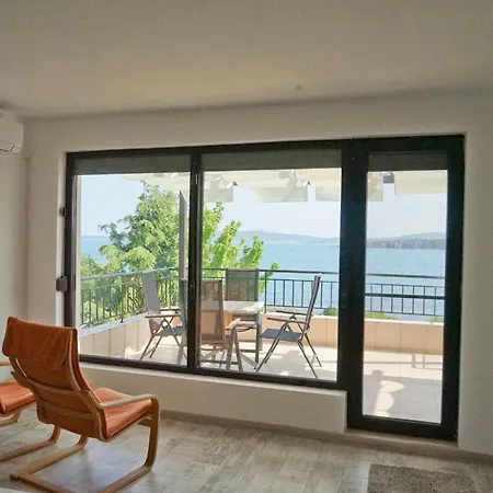 Six Bedroom Luxury With Private Pool In Quiet Residential Area Near Beaches 别墅 索佐波尔