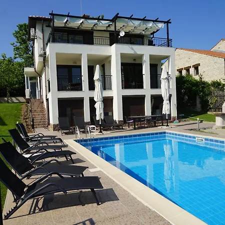 别墅 Six Bedroom Luxury With Private Pool In Quiet Residential Area Near Beaches 索佐波尔