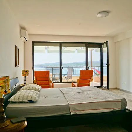 Six Bedroom Luxury With Private Pool In Quiet Residential Area Near Beaches * סוזופול