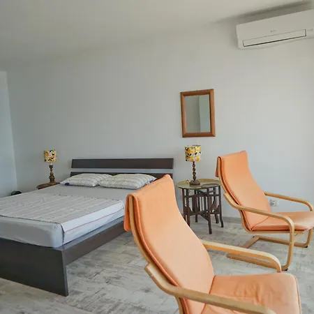 Six Bedroom Luxury With Private Pool In Quiet Residential Area Near Beaches